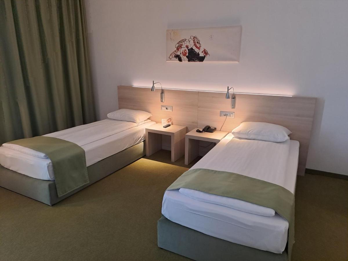 Hotel Armatti Braşov Extérieur photo
